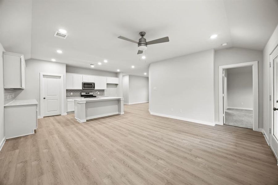 Spacious, unfurnished interior of a new home in Ambergrove, Royse City (Image 17). Spacious, unfurnished interior of a new home in Ambergrove, Royse City (Image 17).
