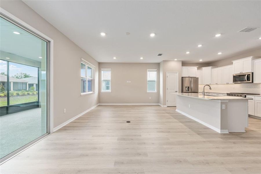 Spacious, unfurnished interior of a new home in , Ocala (Image 27).