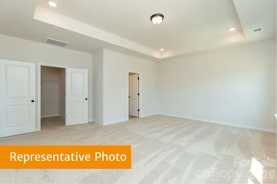 Spacious, unfurnished interior of a new home in Sunset Meadows, Charlotte (Image 5).