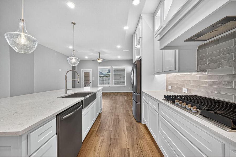 Furnished interior view inside a new home in Harvest Green 45', Richmond (Image 31).