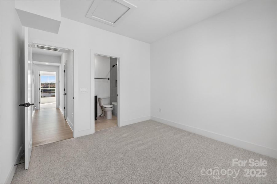 Spacious, unfurnished interior of a new home in , Charlotte (Image 15).