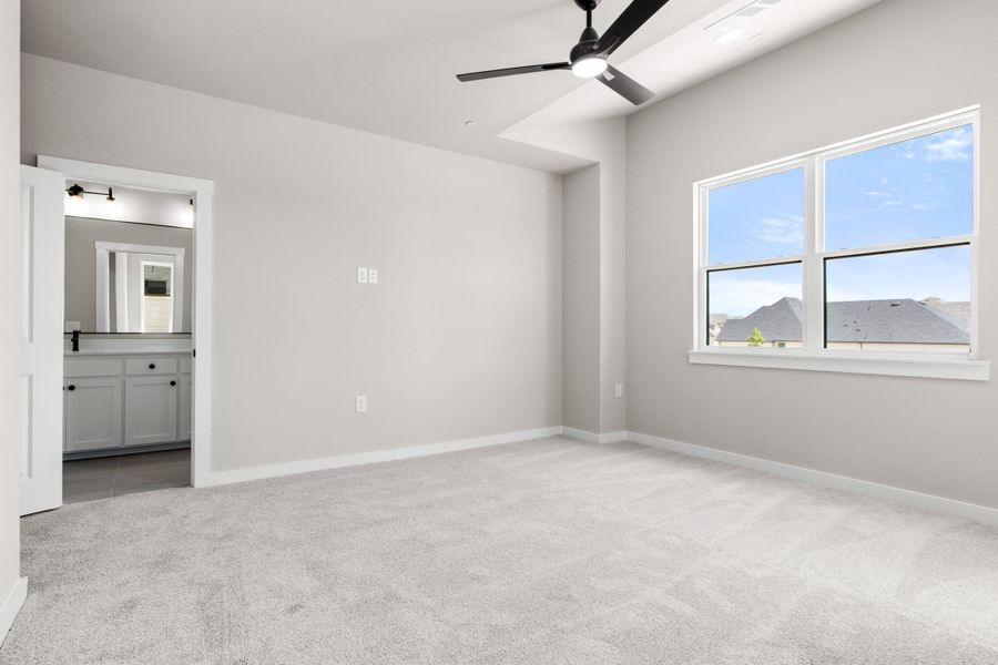 Spacious, unfurnished interior of a new home in Wildridge, Oak Point (Image 41).
