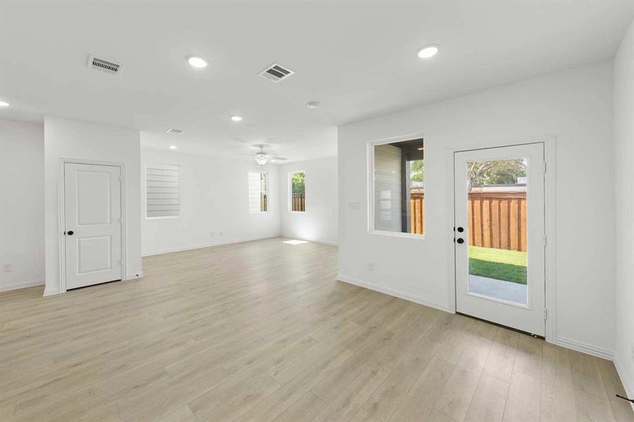 Spacious, unfurnished interior of a new home in Sereno Oaks at Buckner Terrace, Dallas (Image 15).