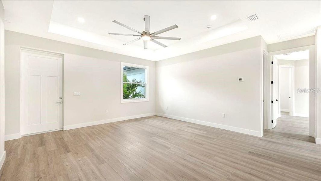 Spacious, unfurnished interior of a new home in , Port Charlotte (Image 9).