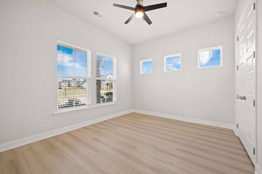 Spacious, unfurnished interior of a new home in , Summerville (Image 22).