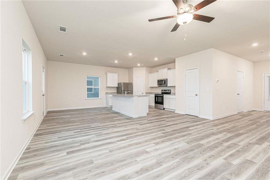 Spacious, unfurnished interior of a new home in Lake Preserve at Jackson Trail, Jefferson (Image 12).