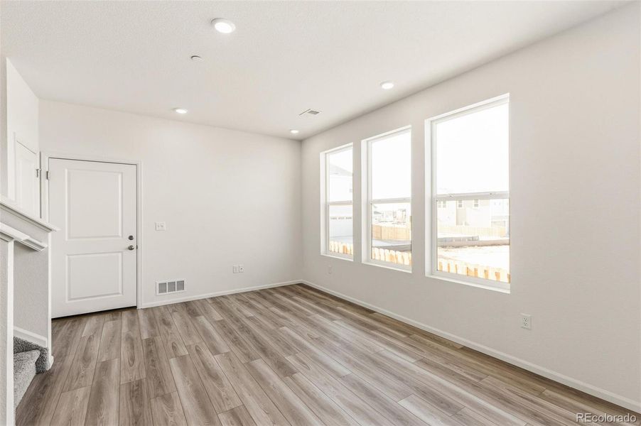Spacious, unfurnished interior of a new home in Turnberry, Commerce City (Image 21).