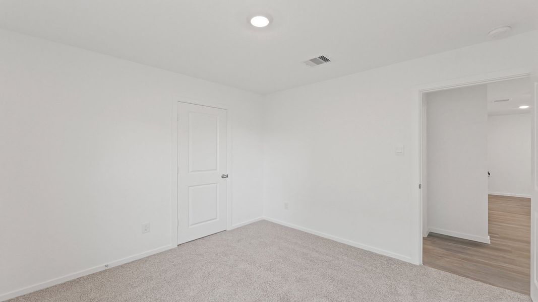 Representative unfurnished interior of a home built from the Barton by D.R. Horton in Lake Conroe Cove, Willis (Image 23).
