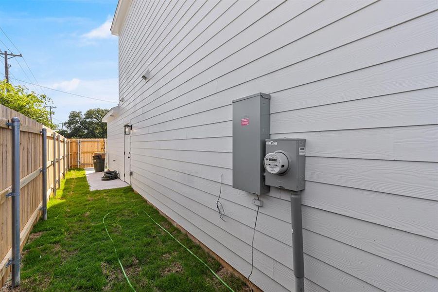 Exterior details and patio area of a home in , Waco (Image 4).
