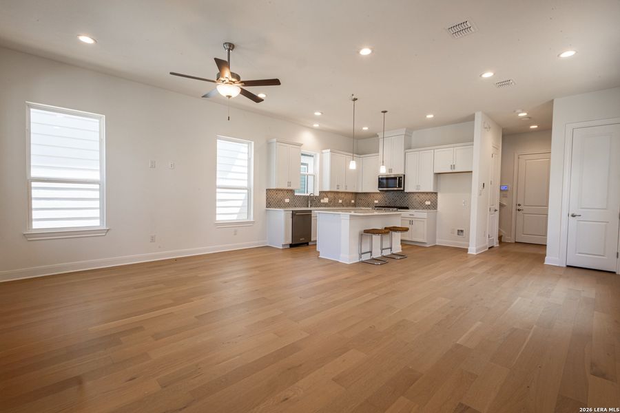 Spacious, unfurnished interior of a new home in Town Creek, New Braunfels (Image 31). Spacious, unfurnished interior of a new home in Town Creek, New Braunfels (Image 31).
