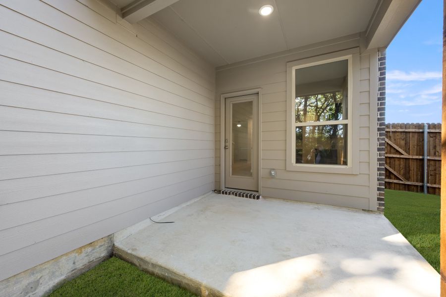 Exterior details and patio area of a home in Eagle Cove, Denton (Image 4).