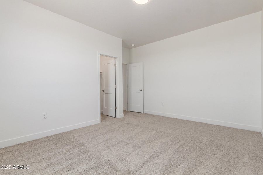 32 Sandstone Mountain 32 Sandstone Mountain