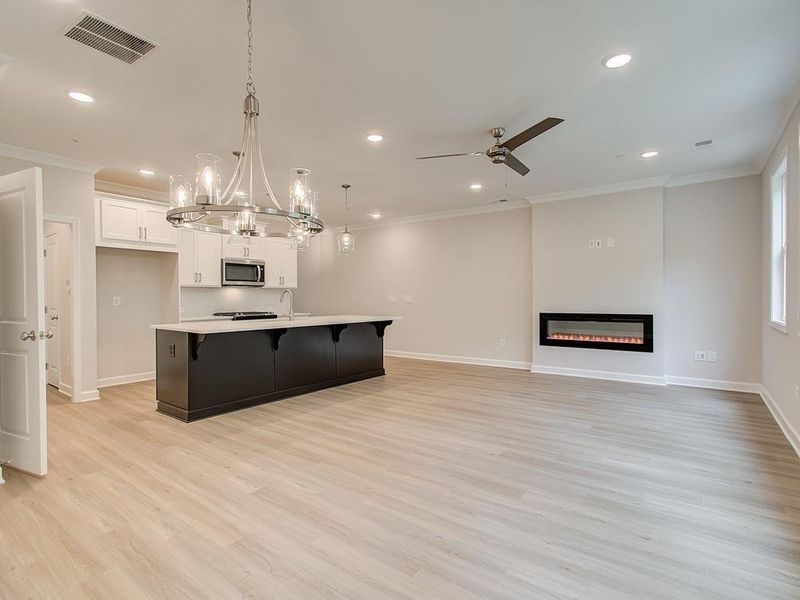 Spacious, unfurnished interior of a new home in Cherokee Township, Acworth (Image 13).