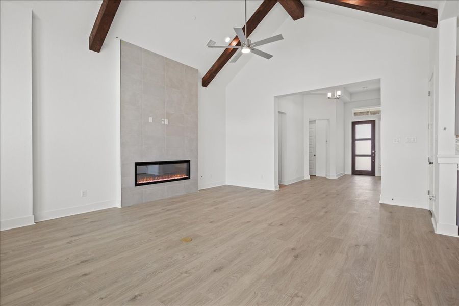 Spacious, unfurnished interior of a new home in Highland Village, Georgetown (Image 34).