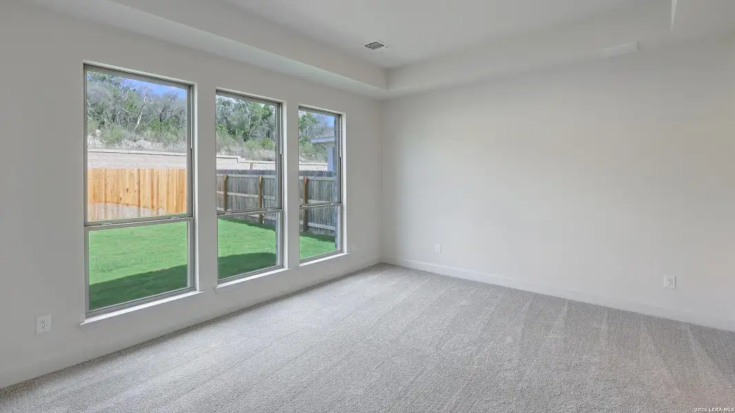 Spacious, unfurnished interior of a new home in Ladera, San Antonio (Image 25).