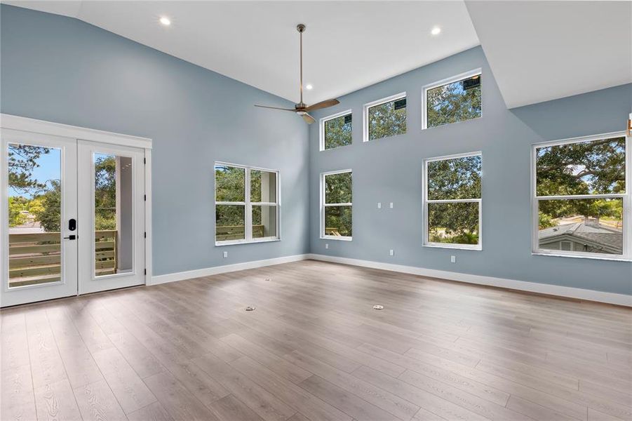 Spacious, unfurnished interior of a new home in , Crystal Beach (Image 40).