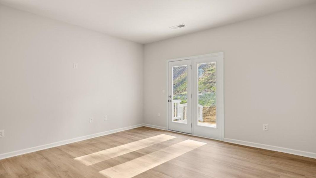 Spacious, unfurnished interior of a new home in Oconee Overlook, Gainesville (Image 9).