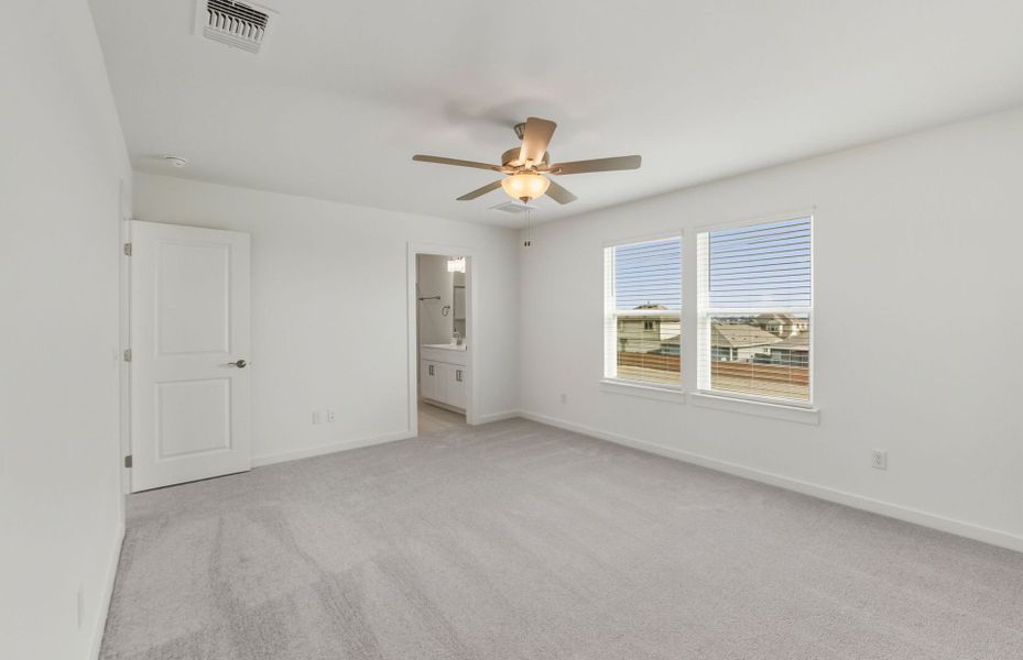 Spacious, unfurnished interior of a new home in Crosswinds, Kyle (Image 34).