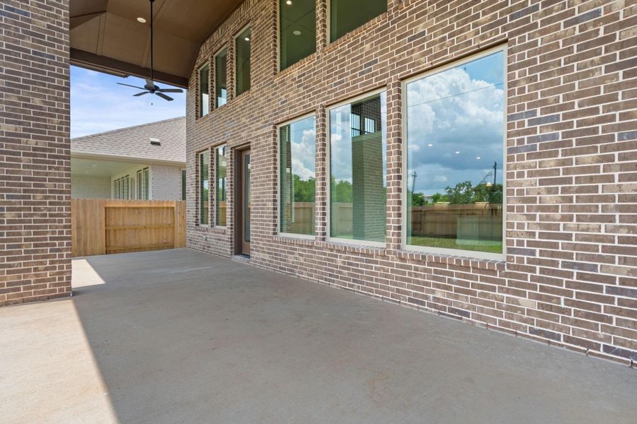 Spacious, unfurnished interior of a new home in Coastal Point, League City (Image 17).