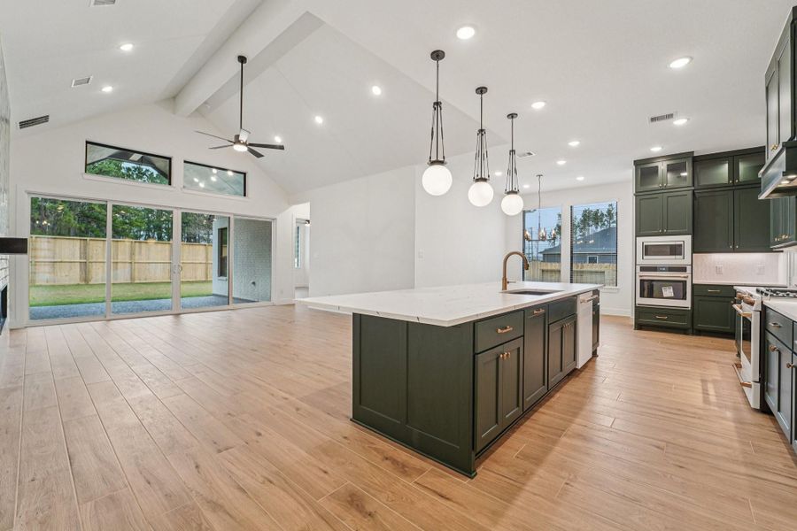 Furnished interior view inside a new home in Evergreen, Conroe (Image 9).