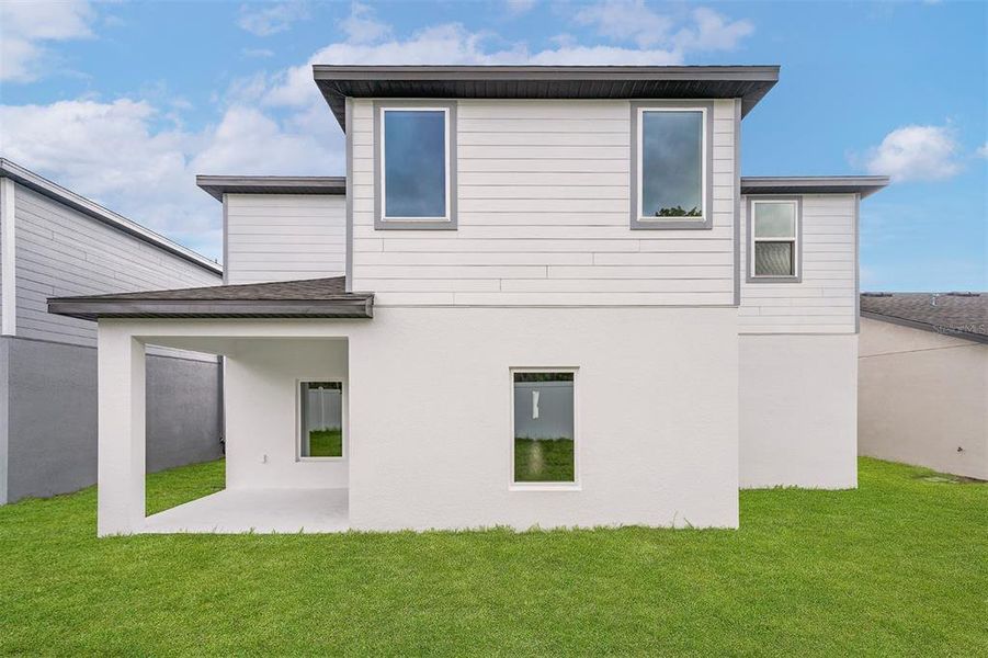 Exterior details and patio area of a home in Tula Parc, Astatula (Image 3).