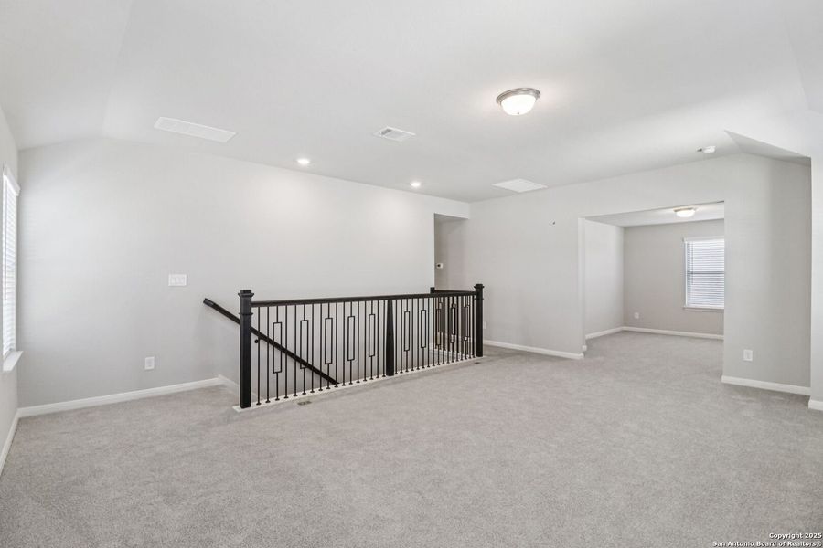 Spacious, unfurnished interior of a new home in Arcadia Ridge - Premier Series, San Antonio (Image 26).