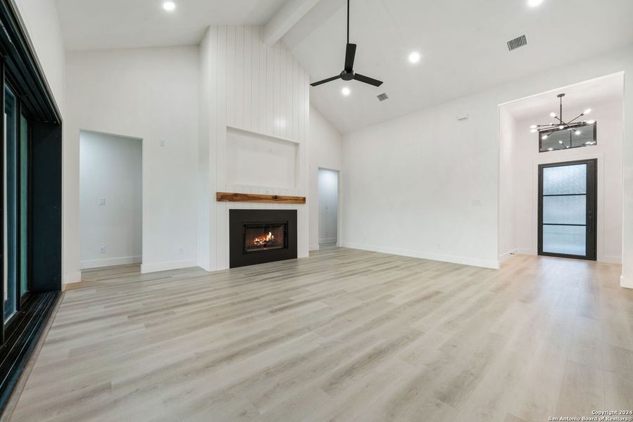 Spacious, unfurnished interior of a new home in , Castroville (Image 31).