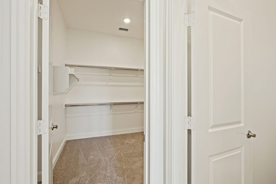 Spacious, unfurnished interior of a new home in Lake Breeze, Lavon (Image 44).