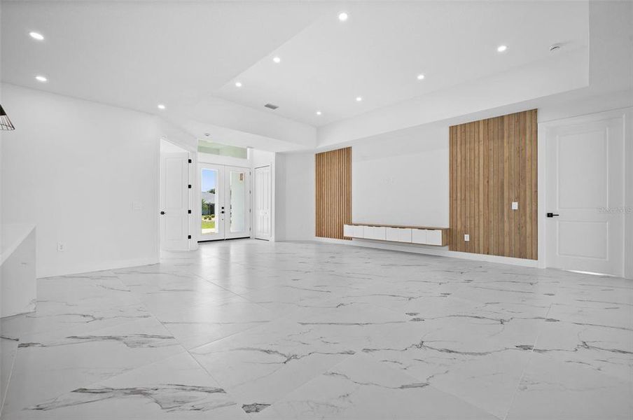 Spacious, unfurnished interior of a new home in , Rotonda West (Image 19).