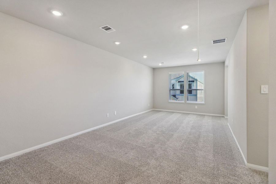 Spacious, unfurnished interior of a new home in Kemah Crossing - Luxe Series, Kemah (Image 32).