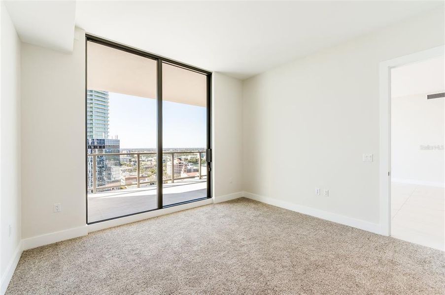 Spacious, unfurnished interior of a new home in , St. Petersburg (Image 41).