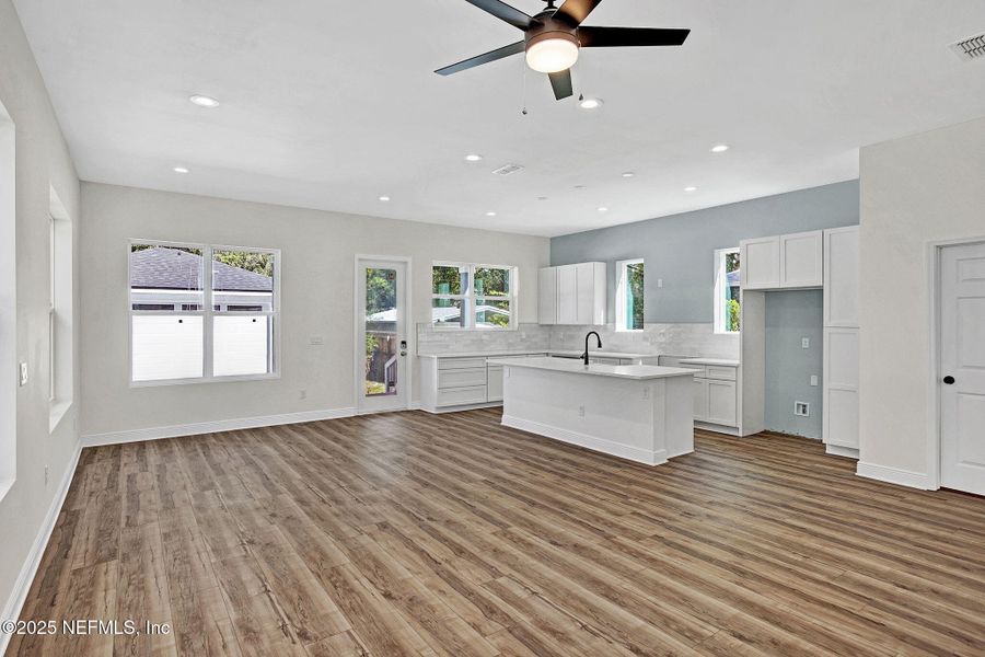 Spacious, unfurnished interior of a new home in , Jacksonville (Image 12).