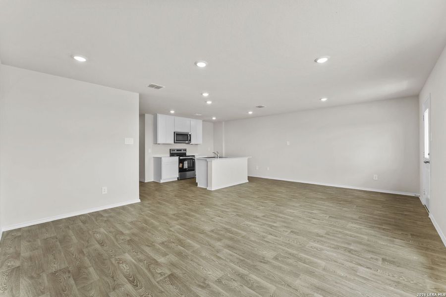 Spacious, unfurnished interior of a new home in Swenson Heights, Seguin (Image 14).
