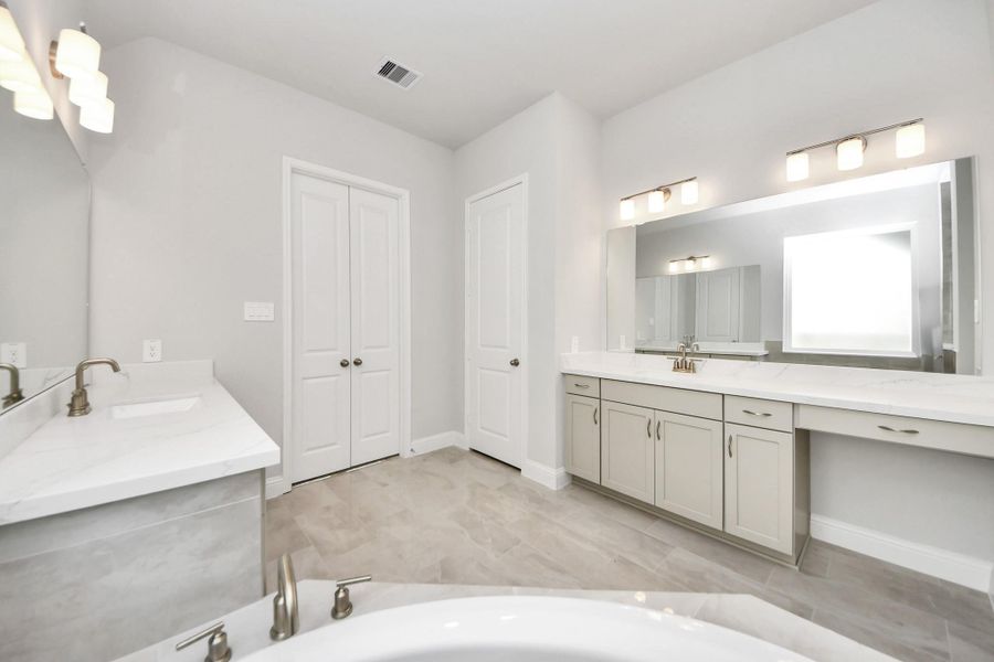 Furnished interior view inside a new home in ARTAVIA: Hilltop Collection, Conroe (Image 5). Furnished interior view inside a new home in ARTAVIA: Hilltop Collection, Conroe (Image 5).