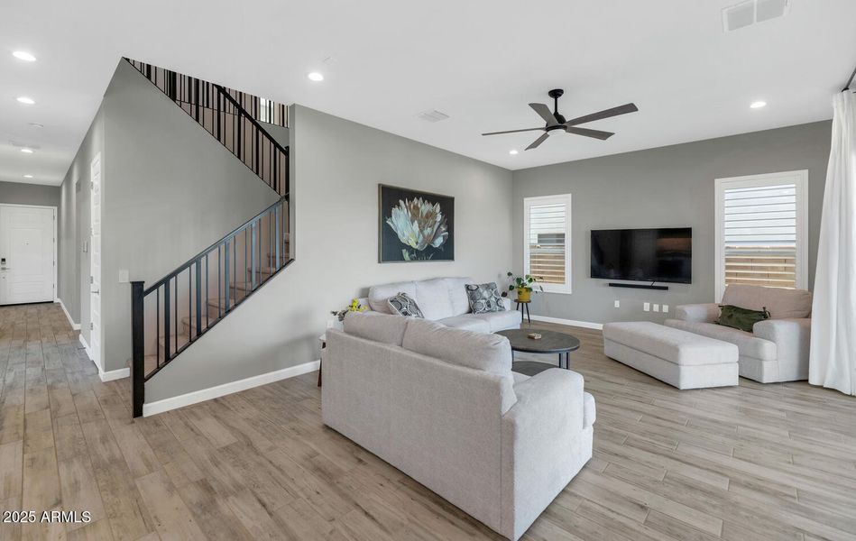 21840 N 61st Wy-large-014-037-21840 N 61