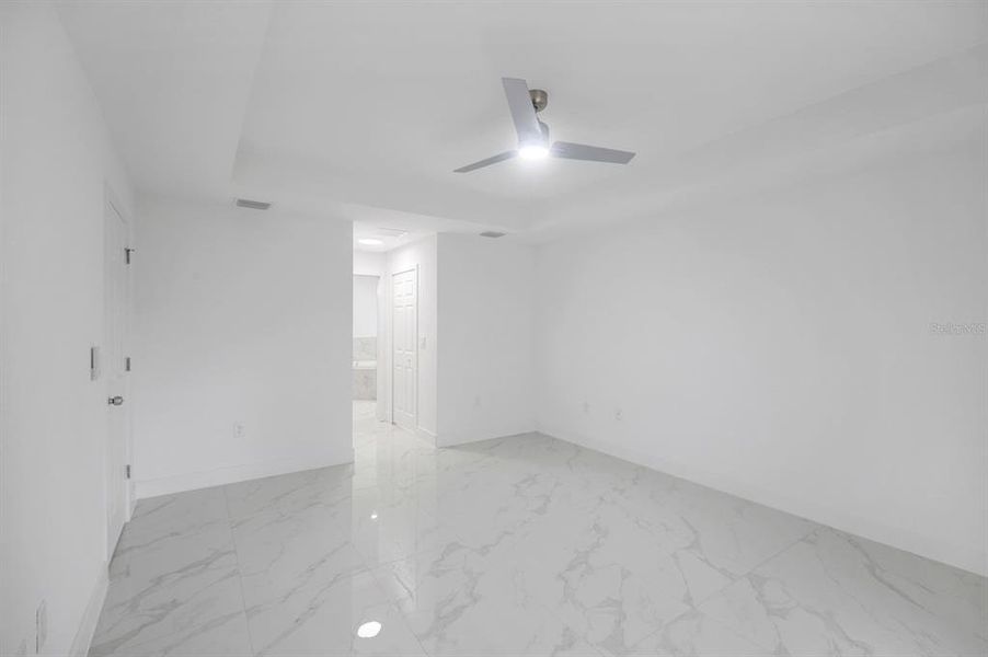 Spacious, unfurnished interior of a new home in , Lehigh Acres (Image 17).