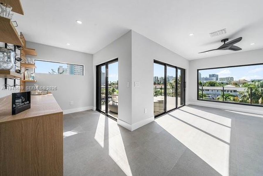 Spacious, unfurnished interior of a new home in , Pompano Beach (Image 22). Spacious, unfurnished interior of a new home in , Pompano Beach (Image 22).
