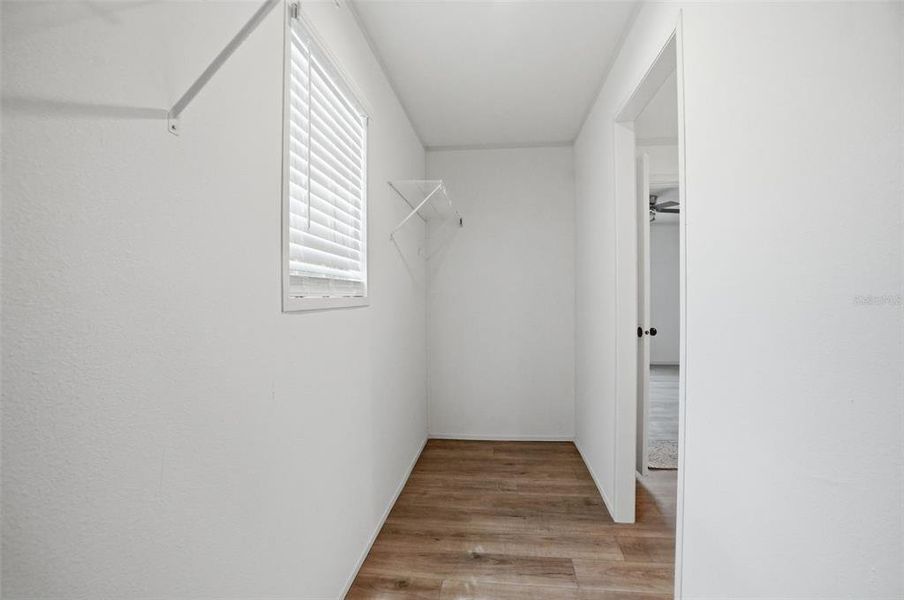 Spacious, unfurnished interior of a new home in , Weeki Wachee (Image 37).