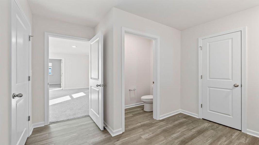 Spacious, unfurnished interior of a new home in Cedar Gap, Fountain Inn (Image 28).