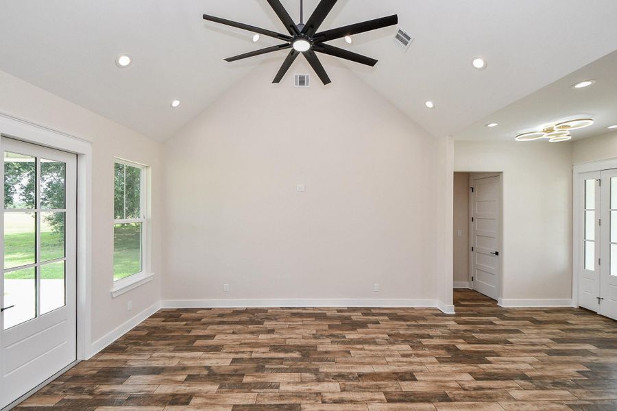 Spacious, unfurnished interior of a new home in , Palacios (Image 38). Spacious, unfurnished interior of a new home in , Palacios (Image 38).