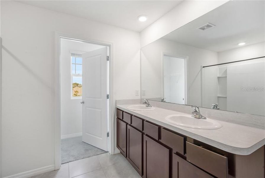 Furnished interior view inside a new home in Abbott Park, Zephyrhills (Image 9).
