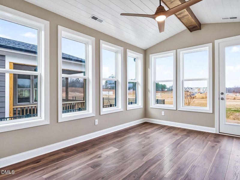 017-1280x960-sun-room