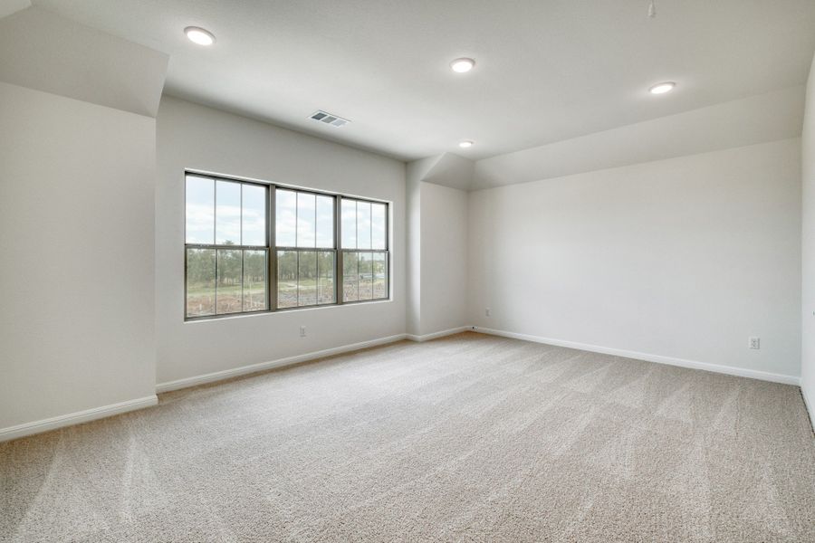 Spacious, unfurnished interior of a new home in Trinity Ranch, Elgin (Image 25).