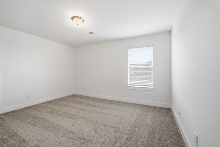 Spacious, unfurnished interior of a new home in Bay Creek, Baytown (Image 30).