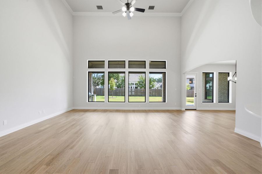 Spacious, unfurnished interior of a new home in Artavia 70′, Conroe (Image 29).