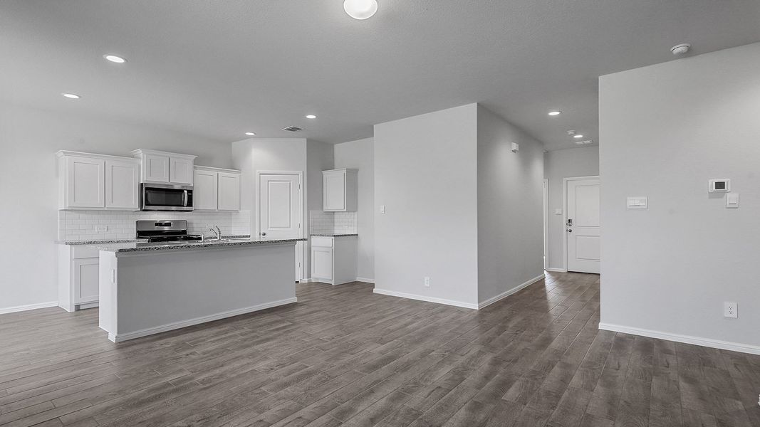 Spacious, unfurnished interior of a new home in Vista Point, Grandview (Image 16).