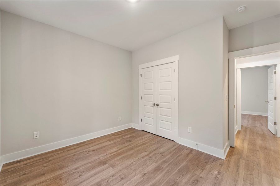 Spacious, unfurnished interior of a new home in Cross Creek Plantation, Seneca (Image 34).