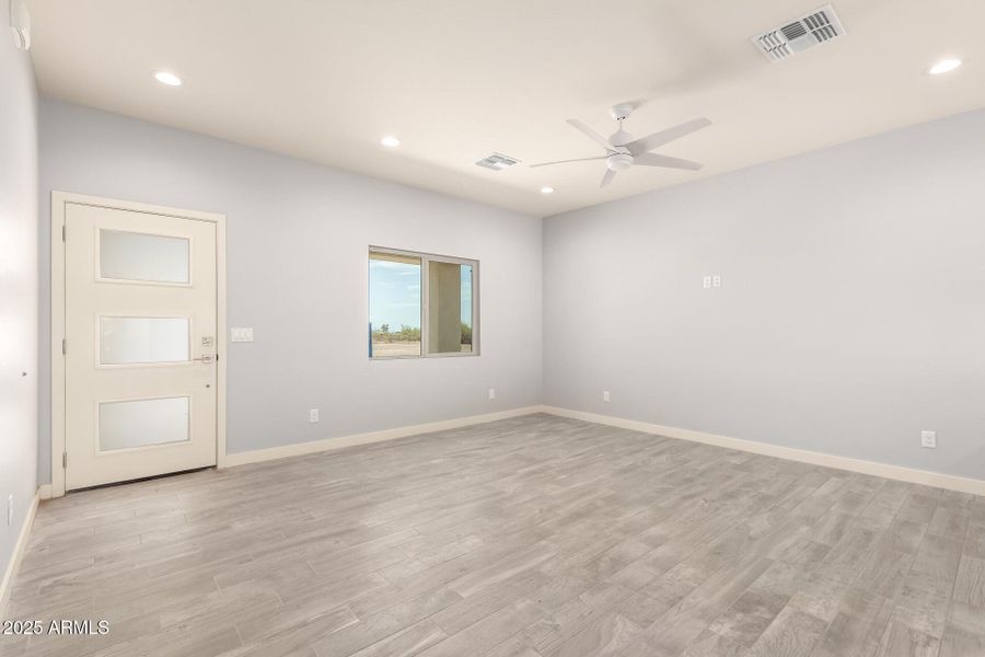 09 - Center 32210 09 - Center 32210