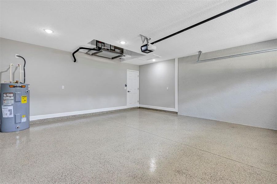 Spacious, unfurnished interior of a new home in , Belleview (Image 31).