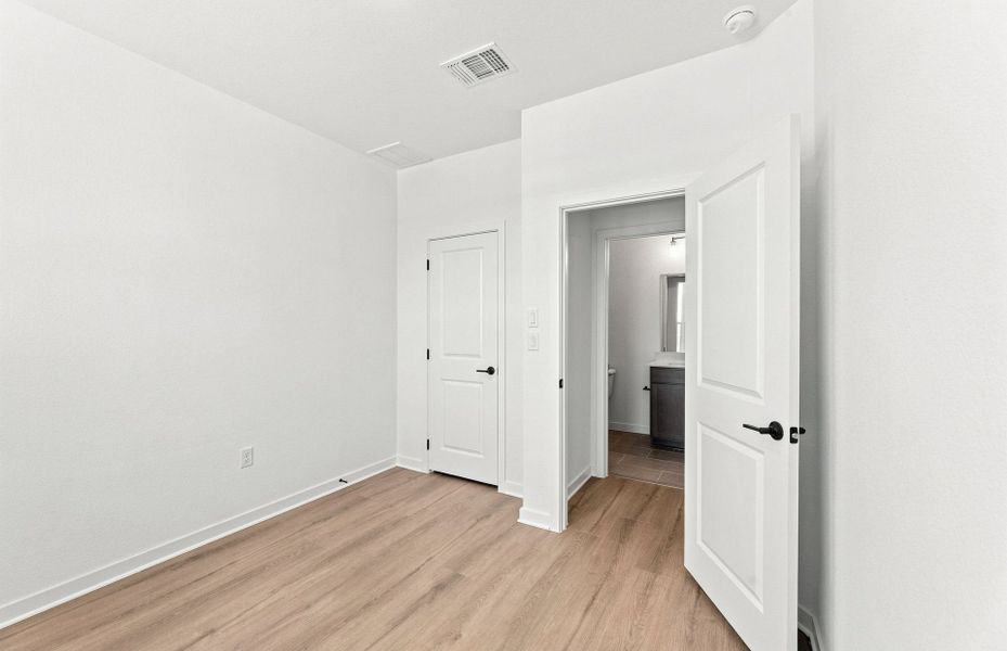 Spacious, unfurnished interior of a new home in Kuempel Farms, Pflugerville (Image 42).